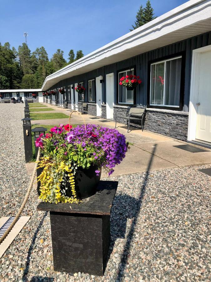 Mystic Isle Motel Wawa Exterior foto